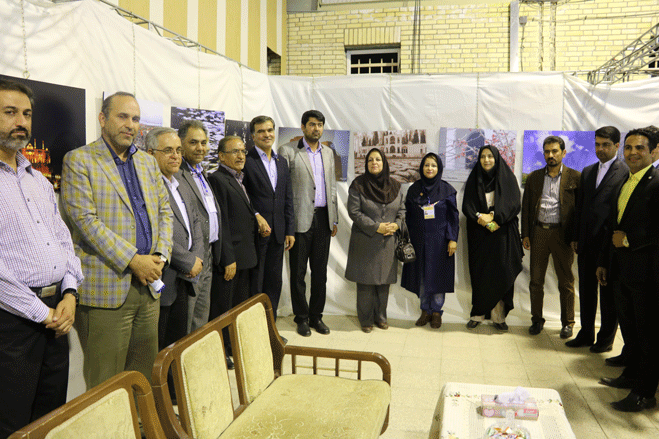 حضور مدیر کل سازمان جناب آقای جهانگیری ومدیر کمیسیون بانوان استان در غرفه رایان گرافیک